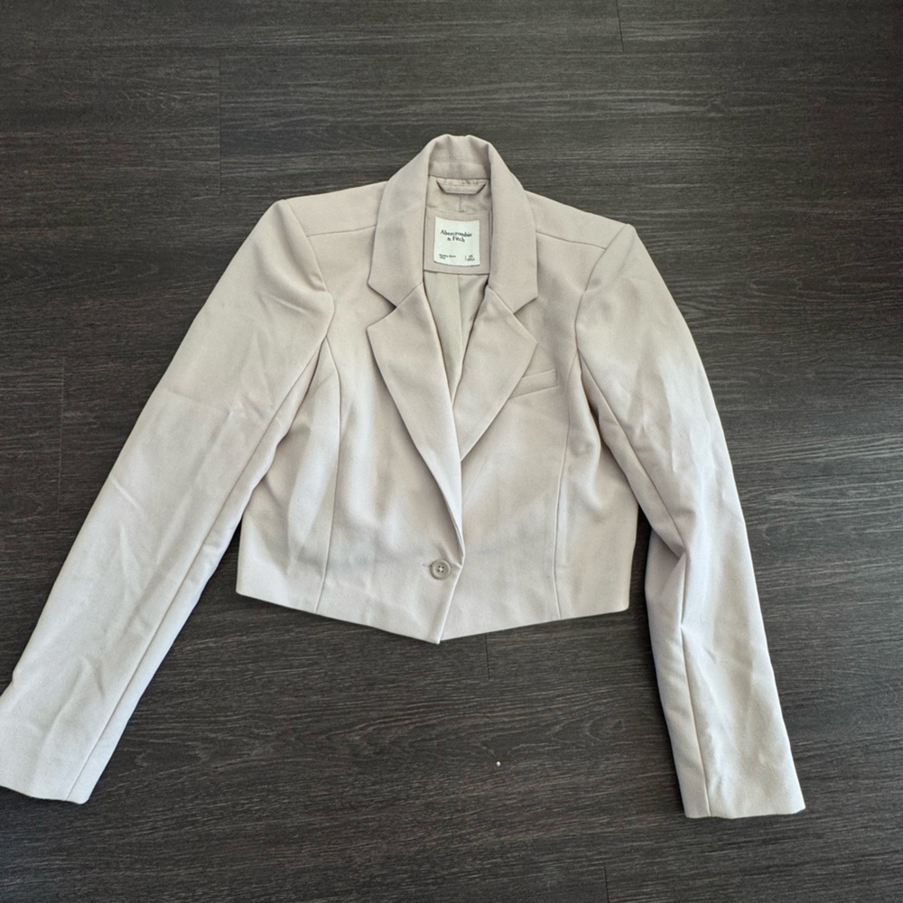 Abercrombie & Fitch Light Beige Cropped Blazer